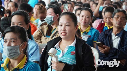 Đông đảo công nhân tham dự chương trình.