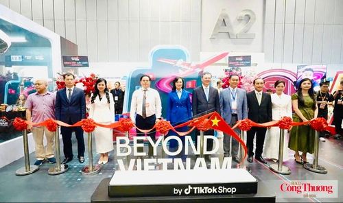 Thứ trưởng Bộ Công Thương Phan Thị Thắng dự cắt băng lễ ra mắt sáng kiến “Beyond Vietnam - Hàng Việt cất cánh” do Cục Thương mại điện tử và Kinh tế số (Bộ Công Thương) phối hợp TikTok Shop tổ chức tại TP.Hồ Chí Minh vừa qua.