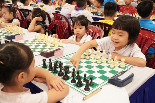 Môn thể thao trí tuệ cờ vua được nhiều bạn nhỏ yêu thích. Ảnh: T.T