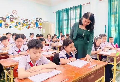 Mục tiêu của việc học 2 buổi/ngày không phải để học sinh “học lâu hơn”, mà nhằm có thêm thời gian học tập và trải nghiệm một cách hiệu quả, toàn diện hơn. Ảnh: T.D