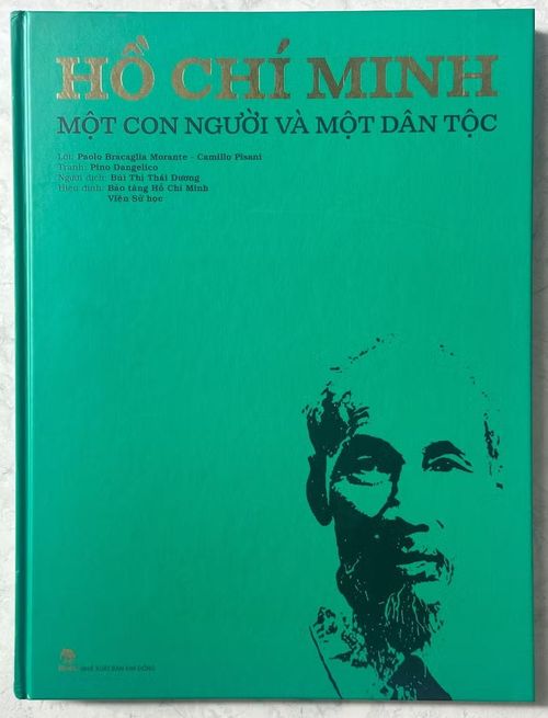 Cuốn sách Hồ Chí Minh - Một con người, một dân tộc. Ảnh: Đ.A