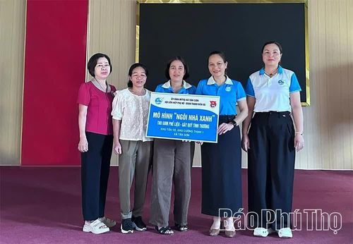 Mô hình “Ngôi nhà xanh” được triển khai không chỉ thu gom, tái chế rác thải mà còn tạo nguồn quỹ hỗ trợ hội viên phụ nữ có hoàn cảnh khó khăn.
