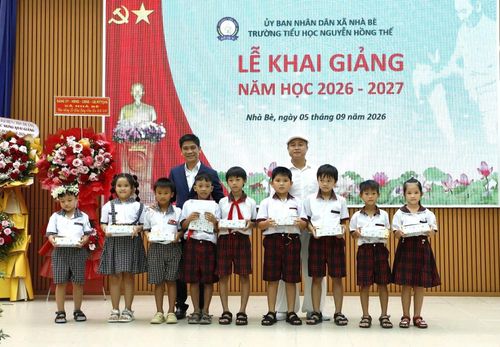 Nhiều chương trình học bổng ý nghĩa dành cho học sinh trước thềm năm học mới.