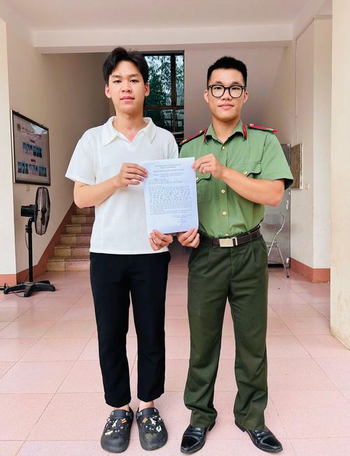 Công dân Trần Chí Kiên ở xã Nam Hòa viết đơn tình nguyện tham gia nghĩa vụ CAND gửi cơ quan chức năng.