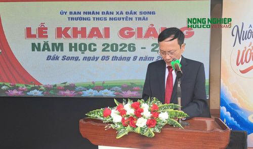  Đồng chí đồng chí Trần Đình Ninh – Tỉnh ủy viên, Phó Trưởng Ban Tuyên giáo Tỉnh ủy Lâm Đồng phát biểu tại Lễ khai giảng năm học 2026 -2027 