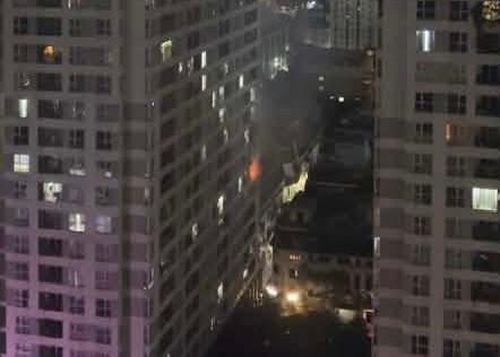 Đám cháy quan sát từ xa. Ảnh: Chu Dũng