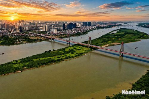 Sông Hồng - trục cảnh quan sinh thái, văn hóa của Thủ đô. Ảnh: Phạm Hùng