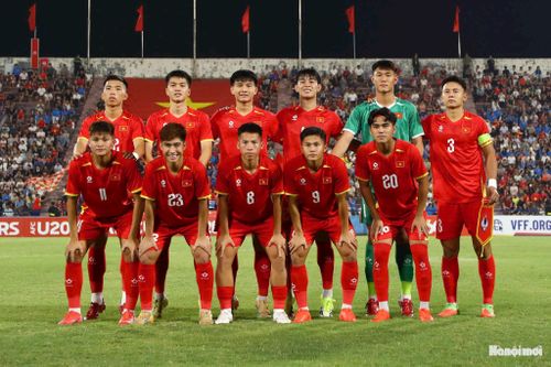 Bước vào trận đấu gặp U20 Iran, U20 Việt Nam buộc phải giành chiến thắng để nuôi hy vọng cạnh tranh vị trí thứ hai bảng C. Trước đó, đội chủ nhà lần lượt thất bại 0-3 trước U20 Triều Tiên và 1-2 trước U20 Palestine. Trong khi đó, U20 Iran cũng chịu sức ép sau khi thua ngược U20 Triều Tiên ở lượt trận thứ hai. Ảnh: Ngọc Tú