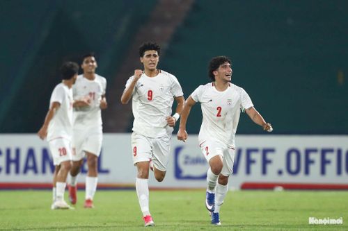Đến phút thứ 63, bước ngoặt trận đấu xuất hiện. U20 Iran được hưởng phạt đền và Mahan Beheshti không bỏ lỡ cơ hội, thực hiện thành công để đưa đội khách vượt lên dẫn 2-1. Ảnh: Ngọc Tú