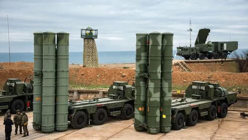Bốn hệ thống S-400 trước đó, được Moskva cung cấp theo thỏa thuận năm 2018, đã được đưa vào hoạt động chiến đấu thành công, tạo nên hệ thống phòng thủ nhiều lớp cho biên giới trên không của đất nước ở hướng Tây và Bắc.