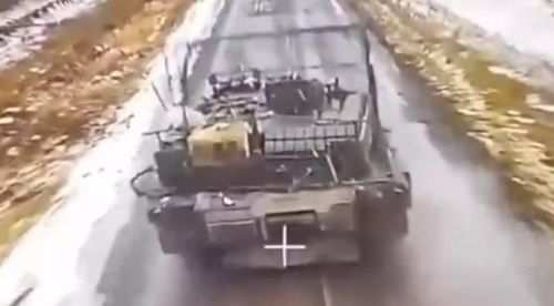 Động cơ tuabin khí rất mạnh nhưng tiêu thụ nhiên liệu lớn, từ 400 lít/100 km trên đường nhựa lên 700 lít hoặc hơn trên địa hình lầy lội. Xe cũng đòi hỏi bảo trì nghiêm ngặt, đặc biệt đối với hệ thống bánh xe.