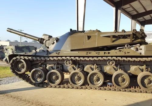 Trang U.S. Army Armor đánh giá MBT-70 và XM803 đã đi quá xa về mức độ phức tạp và chi phí, dù nhiều công nghệ của chúng sau đó được hoàn thiện trên Abrams.