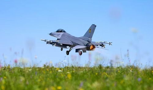 Phát ngôn viên Bộ tư lệnh Không quân Ukraine Yuri Ignat cuối tháng 8 cũng thừa nhận nước này đang thiếu nhiều loại vũ khí đánh chặn và tên lửa dành cho máy bay chiến đấu. Vấn đề không chỉ nằm ở tên lửa dành cho các hệ thống phòng không Patriot.