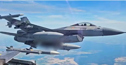 Phantom kêu gọi các đối tác phương Tây tiếp tục cung cấp tên lửa cho Ukraine. Ông đặc biệt đề cập tới tên lửa Patriot cùng các tên lửa AIM-9 và AIM-120 dành cho F-16.