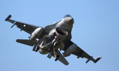 Việc dùng pháo để đánh chặn UAV cũng tiềm ẩn rủi ro đối với máy bay và phi công. F-16 phải hoạt động gần mục tiêu hơn, trong khi vẫn đối mặt với nguy cơ từ hệ thống phòng không mặt đất và mảnh văng khi UAV bị tiêu diệt.