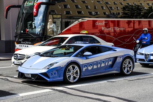  Sau đó, Lamborghini cũng nâng cấp ngoại hình của phiên bản facelift cuối cùng trên mẫu siêu xe biểu tượng này, với một số điểm được thay đổi về khí động học. 