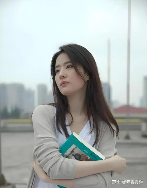 Nữ diễn viên cho rằng mọi câu trả lời đều nằm ở những trang sách. Ảnh: Weibo.
