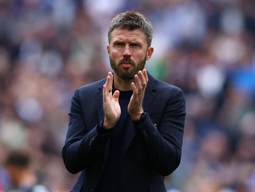 Manchester United không thể mua thêm người vì ngân sách eo hẹp. Ảnh: Reuters