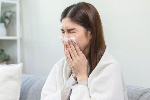  Nấm mốc và mạt bụi nhà có thể kích hoạt phản ứng dị ứng, gây hắt hơi, ngứa mũi, chảy nước mũi, nghẹt mũi, ngứa mắt hoặc ho. Ảnh: Shutterstock.