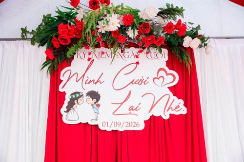 Tên lễ cưới được chị Trà cùng chồng gọi là "Mình cưới lại nhé". 