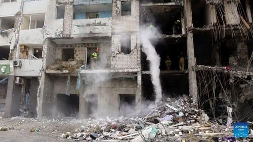 Một tòa nhà bị phá hủy sau cuộc tấn công ở thủ đô Kiev, Ukraine, ngày 6/7/2026. (Ảnh: Tân Hoa xã)