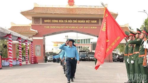 Các đội K xuất quân lên đường thực hiện nhiệm vụ tại Cửa khẩu quốc tế Bình Hiệp.