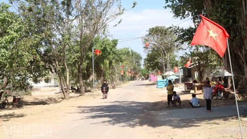 Một thôn của xã biên giới Ia Lốp còn gặp nhiều khó khăn. (Ảnh: CÔNG LÝ)