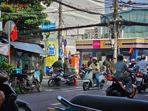Cơ quan chức năng phong tỏa khu vực cháy để điều tra