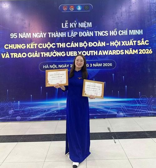 Nguyễn Thị Thanh Thủy khuyên tân sinh viên tham gia các câu lạc bộ để phát triển kỹ năng và chủ động ngay từ việc đăng ký tín chỉ.