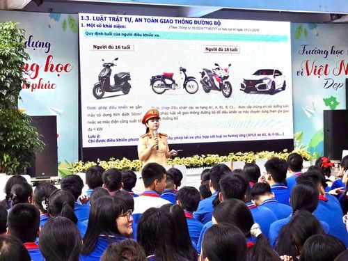 Các quy định về an toàn giao thông được báo cáo viên trao đổi tại chương trình.