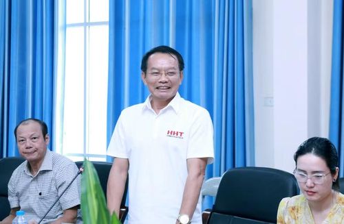 NGƯT.TS Nguyễn Xuân Khánh - Hiệu trưởng Trường Cao đẳng Công nghệ cao Hà Nội trao đổi tại hội thảo.