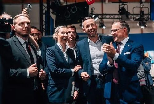 Bà Alice Weidel cùng các lãnh đạo khác của đảng AfD ăn mừng chiến thắng bầu cử ở bang Saxony-Anhalt của Đức. Ảnh: X/ Alice Weidel