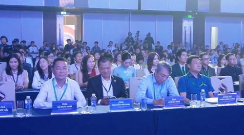 TS Vũ Hoài Nam, Tổng Biên tập Báo Pháp luật Việt Nam dự phiên toàn thể KOL Summit 2026.