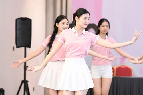 Thử thách lớn nhất với nhiều cô gái không chỉ là nhớ động tác mà còn làm sao để cơ thể chuyển động một cách tự nhiên.