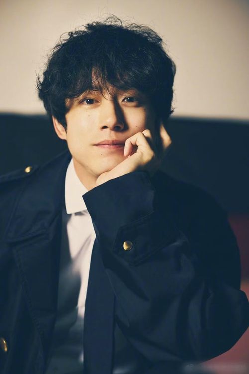 Ngày 6/9, mỹ nam Sakaguchi Kentaro bất ngờ viết tâm thư gửi người hâm mộ và đưa ra thông báo đã kết hôn với bạn gái ngoài giới giải trí. "Đây là chuyện riêng tư, tôi đã kết hôn với cô gái hẹn hò một thời gian. Sau khi lập gia đình, tôi hy vọng nỗ lực hơn trong vai trò diễn viên", ngôi sao phim What Comes After Love chia sẻ. Theo Bunshun, Sakaguchi Kentaro giữ kín danh tính của vợ vì không muốn cuộc sống của cô bị ảnh hưởng.