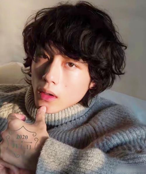 Năm 2025, Sakaguchi Kentaro từng gây xôn xao vì bị nghi vướng tình tay ba với "mỹ nhân khóc đẹp nhất Nhật Bản" Mei Nagano. Theo Bunshun, năm 2022, Kentaro gặp Nagano Mei khi cùng tham gia một sự kiện thời trang và nảy sinh tình cảm. Cả hai đã lén hẹn hò, nhưng bị bạn gái của Kentaro phát hiện. Cô gọi điện cho Nagano Mei để chỉ trích, cảnh cáo.