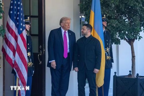 Tổng thống Mỹ Donald Trump và Tổng thống Ukraine Volodymyr Zelensky. (Ảnh: THX/TTXVN phát)
