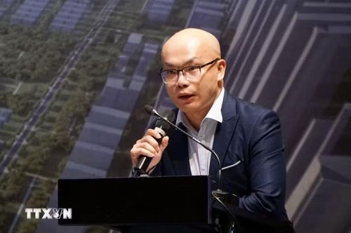 Ông Jinchang Lai, Trưởng nhóm Phát triển Hạ tầng Tài chính Khu vực châu Á-Thái Bình Dương, Ngân hàng Thế giới, trình bày tham luận tại Hội nghị. (Ảnh: Quốc Dũng/TTXVN)