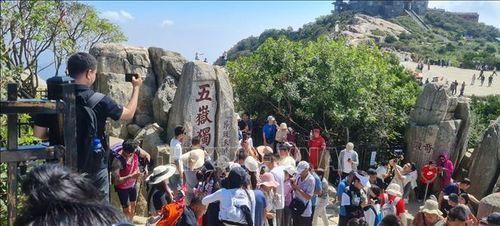 Bia đá và các tác phẩm khắc đá là những dấu tích văn hóa đặc sắc được lưu giữ trên Thái Sơn.