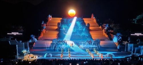 Biểu diễn thực cảnh “Trung Hoa Thái Sơn – Đại điển Phong Thiện”, tái hiện lại quá trình lịch sử của Trung Quốc.
