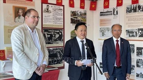 Ông Vincent Boulet, Trưởng Ban Đối ngoại Đảng Cộng sản Pháp (PCF), dự lễ khai trương gian trưng bày của Báo Nhân Dân vào tháng 9/2024. Ảnh: TTXVN