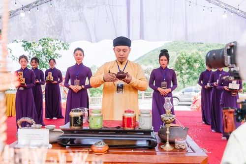 Nghi lễ rước trà dâng Thần nông Đại đế (Ảnh: BTC).