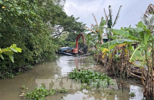 Các địa phương triển khai nạo vét, gia cố các tuyến kênh nội đồng nhằm đảm tiêu thoát nước trong mùa mưa lũ. Ảnh: Nhựt An - TTXVN