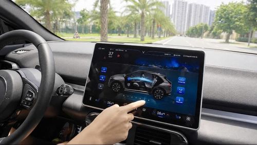 Sử dụng điều hòa trong thời tiết nắng nóng có thể khiến xe tiêu thụ nhiều điện hơn (Ảnh minh họa).