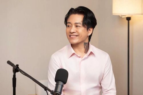 Thông tin ca sĩ Tuấn Hưng đưa gia đình sang Mỹ định cư nhận được sự quan tâm từ khán giả.
