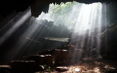 Đến Ninh Bình - du khách đừng quên ghé động Thiên Hà tham quan. Ảnh: Sưu tầm