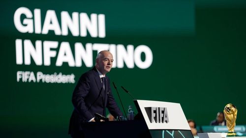 Infantino vẫn muốn giữ ghế FIFA, cuộc chiến với UEFA nóng trở lại. Ảnh: FIFA