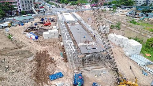  Dự án có tổng mức đầu tư hơn 1.921 tỷ đồng, gồm tuyến số 1 dài hơn 2,5km, mặt cắt ngang 53,5m và tuyến số 5 dài hơn 1,1km, mặt cắt ngang 20,5m. Riêng hạng mục nút giao Phạm Tu-Đường 70 có tổng mức đầu tư gần 786 tỷ đồng.