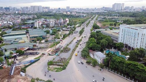 Đầu năm 2016, khu vực nút giao này mới bắt đầu được giải phóng mặt bằng.