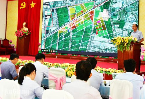 Tại hội nghị lấy ý kiến.